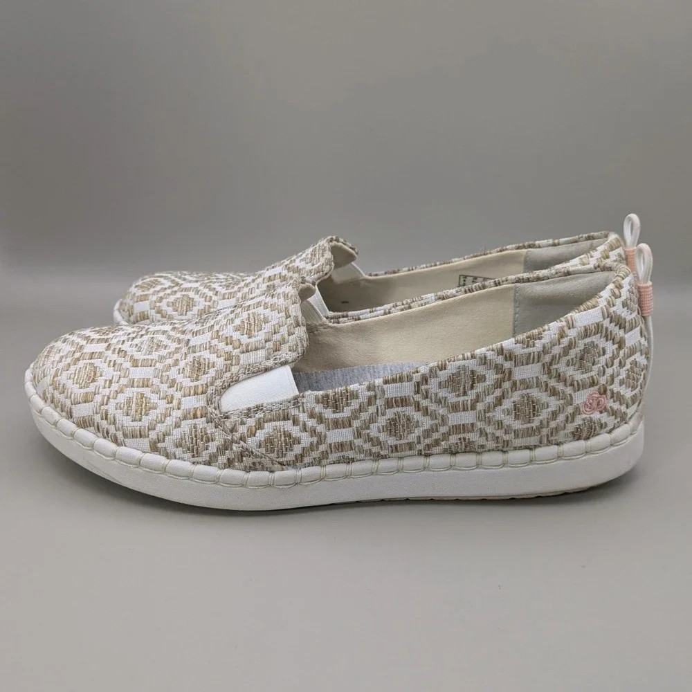 Clarks Womens CloudSteppers Step Glow Slip Flats Beige /‎ White Weave Size 8.5